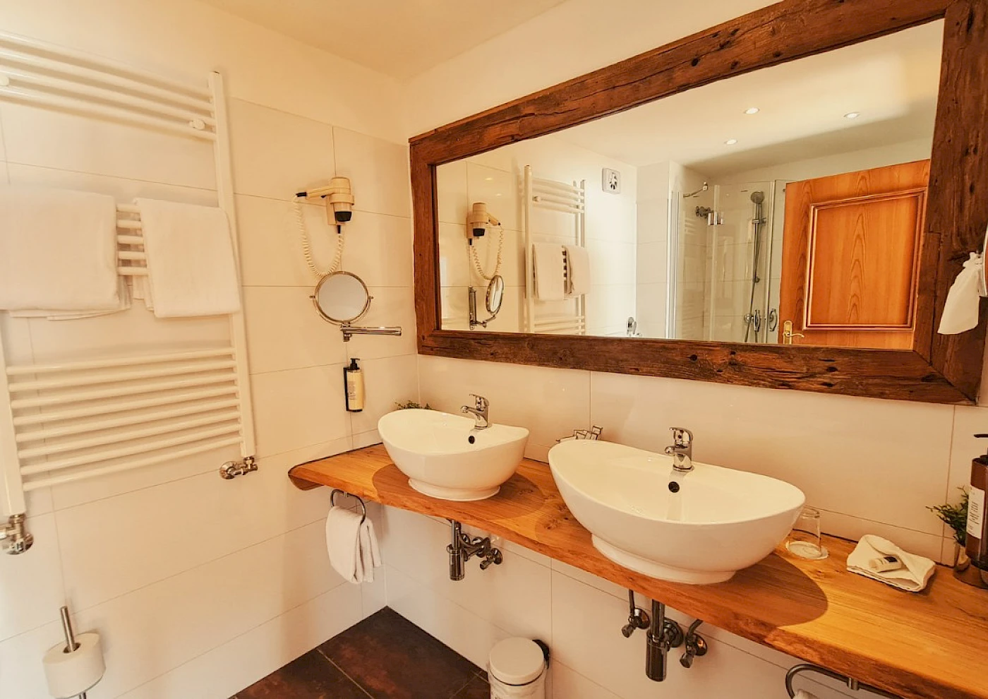 Spacious, cosy room with lovely décor and double bed