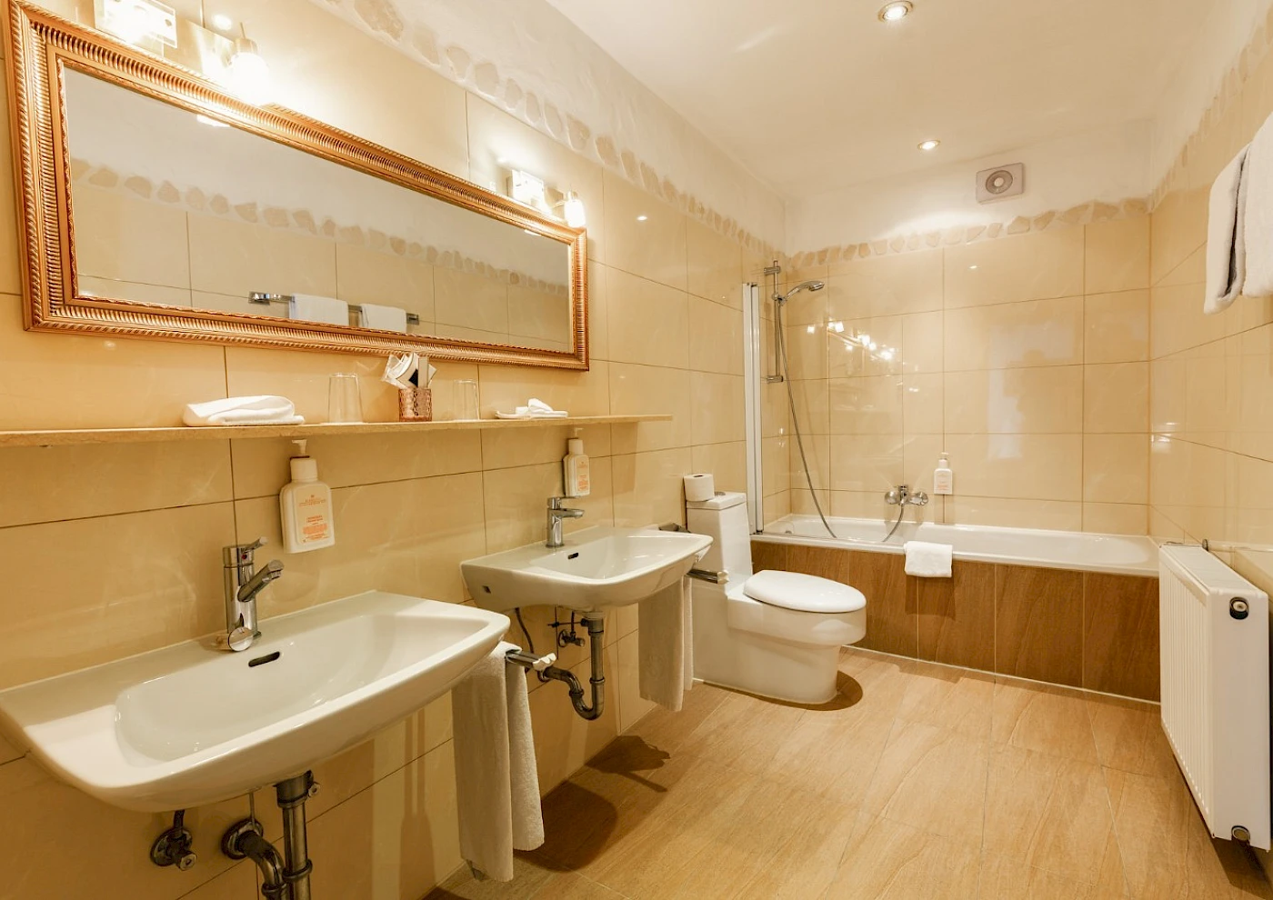 Double bed in a cosy room at a lakeside hotel