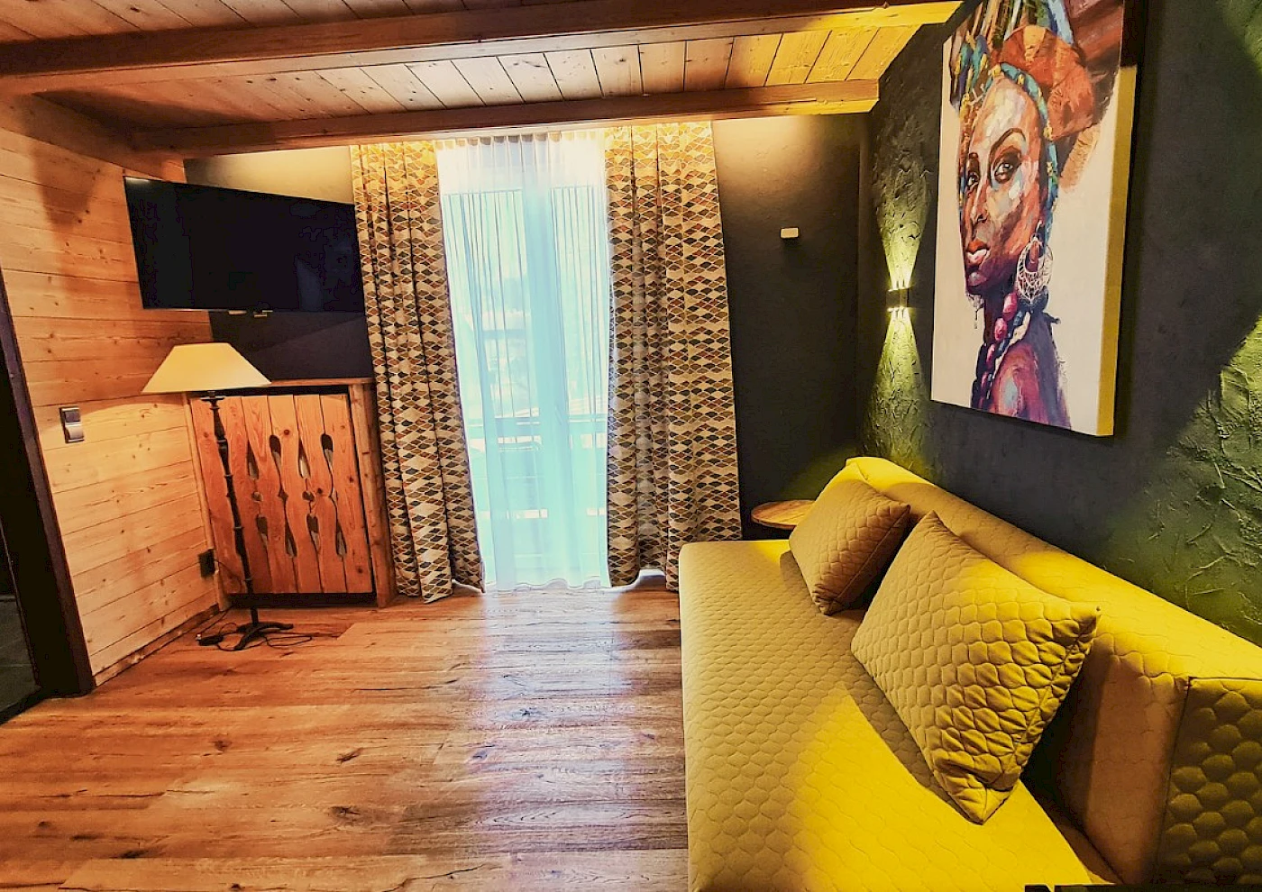 Double bed in a cosy room at a lakeside hotel