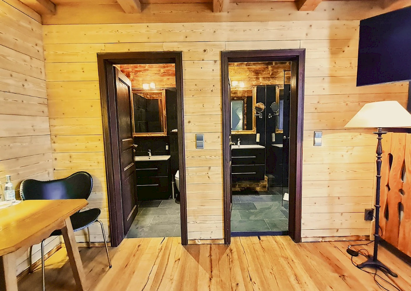 Double bed in a cosy room at a lakeside hotel