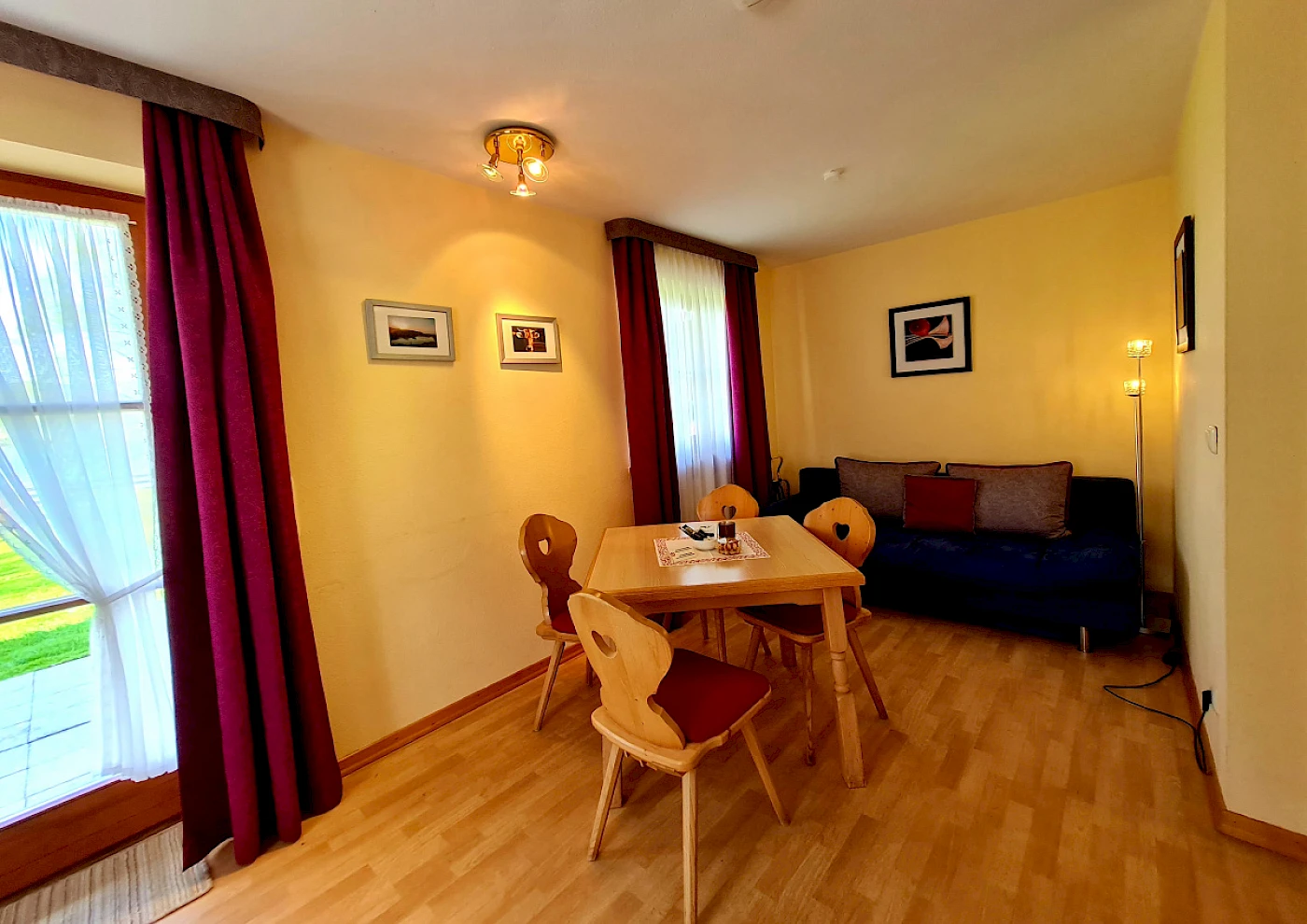 View from above of the shore of Lake Schliersee and the apartment building ‘Kuh am See’