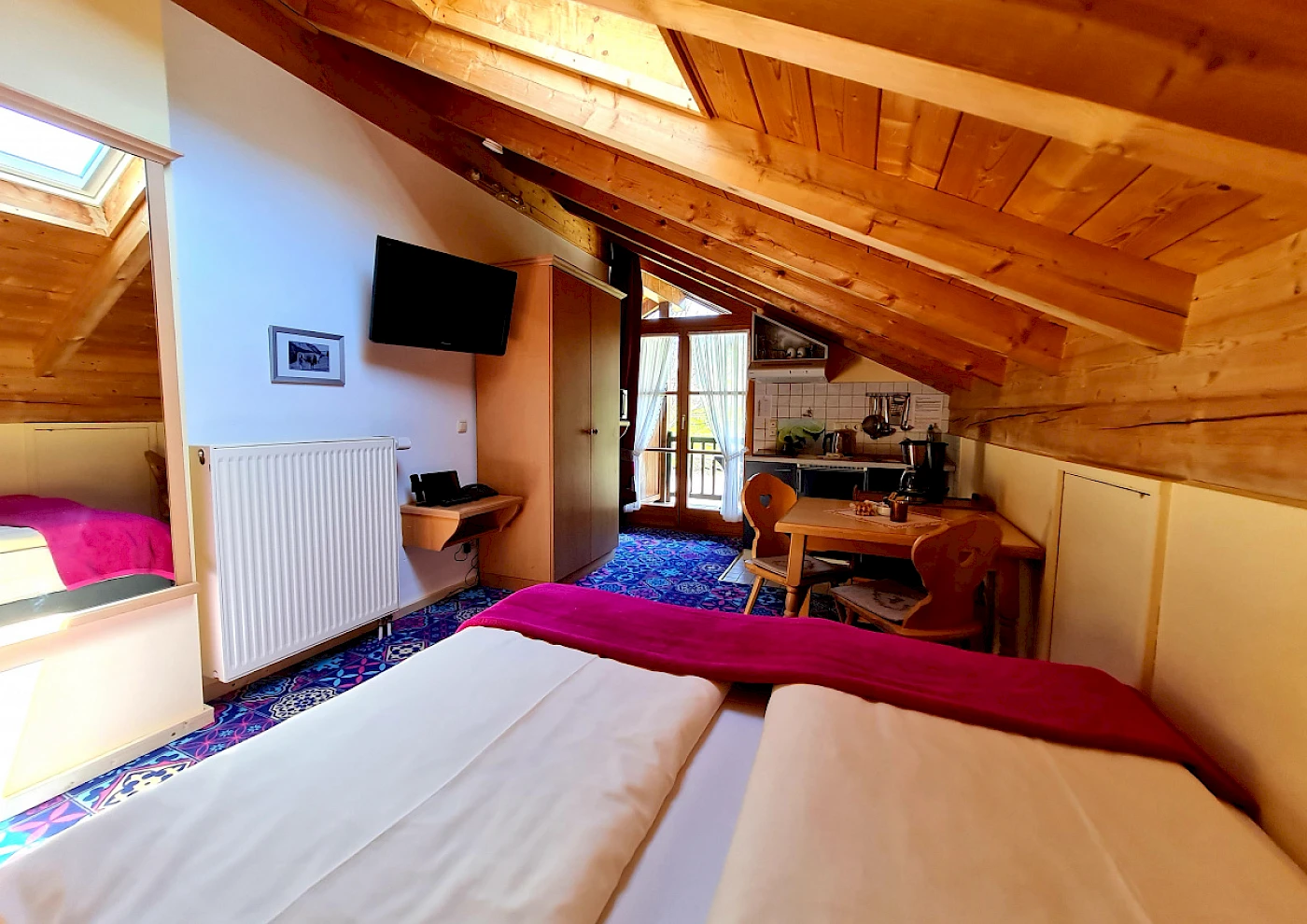 View from above of the shore of Lake Schliersee and the apartment building ‘Kuh am See’